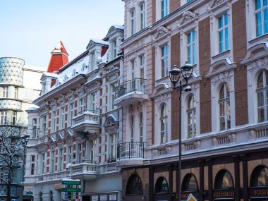 Ulica Zwycięstwa w Gliwicach. Tu trzeba patrzeć w górę Ulica Zwycięstwa, Gliwice