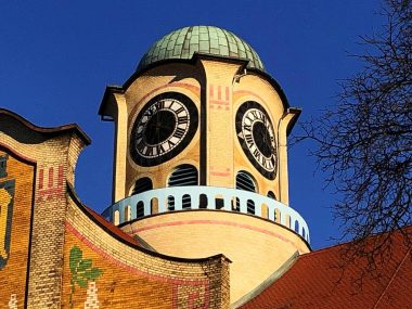 Jak na Śląsku tradycyjnie rozmawia się o czasie? Wieza zegarowa IV LO Bytom