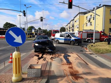 Zderzenie policyjnego radiowozu z autem marki BMW Wypadek TG