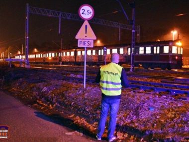 Śmierć trzydziestolatka pod torami niedaleko przejścia w Tychach-Żwakowie Wypadek tychy 16 07 2023