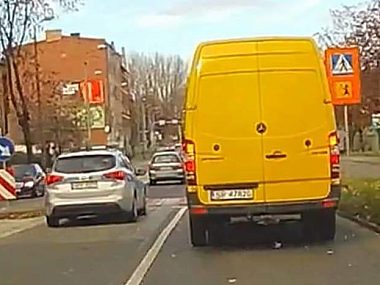 Mandat i kara dla policjanta za wyprzedzanie na pasach? Wyprzedzanie