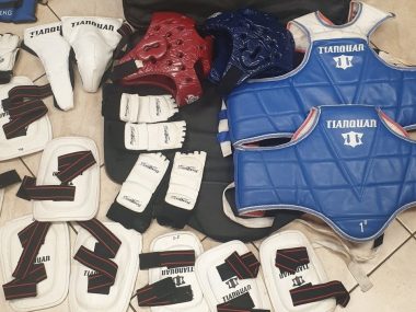 Kraść sprzęt zawodnikowi taekwondo? Spore ryzyko... Włamywacz wydał pasera, sprzęt wrócił do właściciela