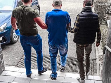 Pijany kryminalista spowodował wypadek i zaszył się w domu Zatrzymanie pijanego kryminalisty