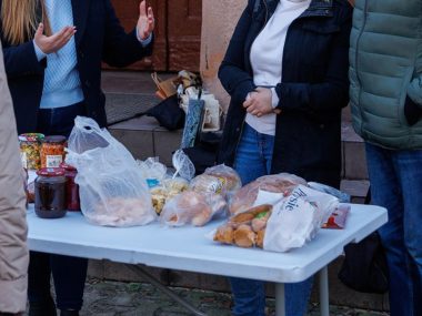 Zabrzanie dzielą się posiłkiem Zbiorka zywnosci zabrze