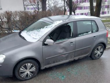 Nieznany sprawca uszkodził samochód przy ul. Mastalerza Zniszczony samochód Mastalerza