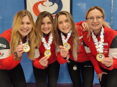 Mistrzyni Europy w curlingu, to dziołcha z Rudy Śląskiej! Curlingowe Złotka - Aneta Lipińska, Ewa Nogły, Marta Leszczyńska, Magdalena Kołodziej.