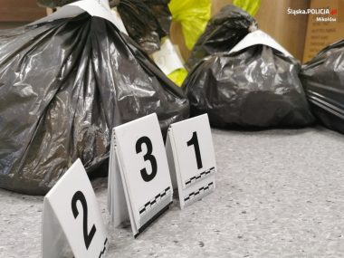 Ponad 2600 niedoręczonych przesyłek w piwnicy listonoszki Łaziska Górne 2600 niedoręczonych przesyłek 5