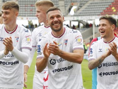 Łukasz Podolski w teatrze na "Weltmajstrach" Łukasz Podolski (w środku)