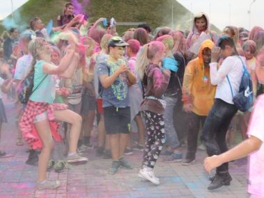 Holi Święto Kolorów powraca do Piekar Śląskich Święto kolorów w Piekarach