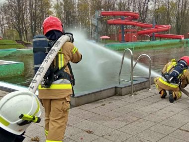 Przygotowania do sezony letniego na „Skałce” Świętochłowice Skałka czyszczenie basenu