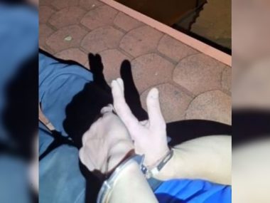 Poszukiwany schował się na dachu i położył się za kominem Świętochłowice Poszukiwany ukrył się na dachu
