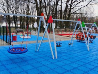 Wyremontowano plac zabaw na świętochłowickiej Skałce Świętochłowice Wyremontowano plac zabaw na Skałce