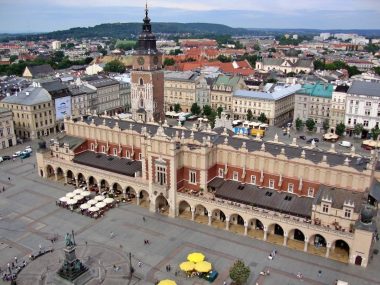 „Poznaj Polskę”. Dofinansowanie dla chorzowskich szkół Poznaj Polskę Chorzowskie szkoły dostały pieniądze na wycieczki