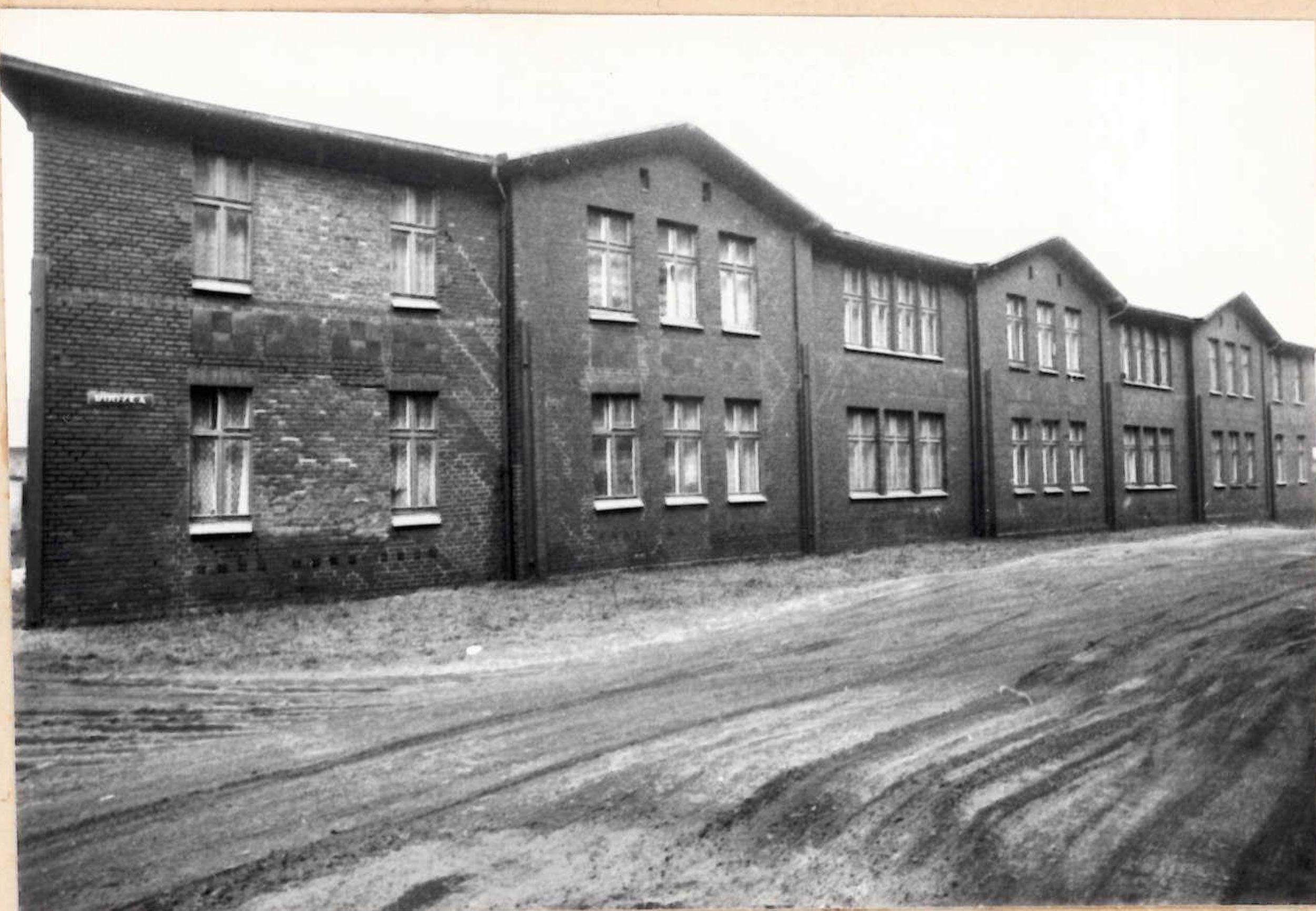 Kaufhaus osiedle Budynki przyul Rudzkiej2 4 ok 1985 r zrodlo archiwum SWKZ