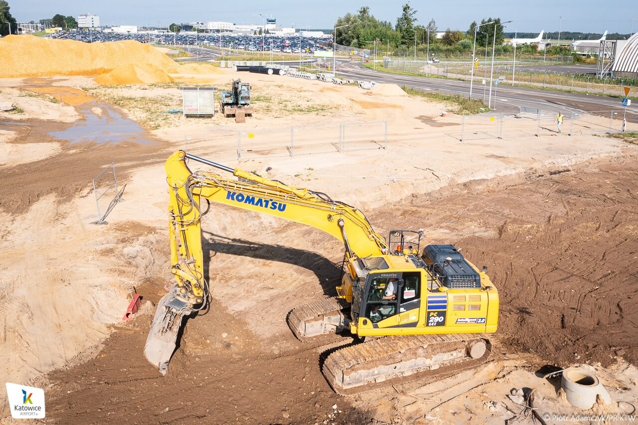 Parking lotnisko pyrzowice 02