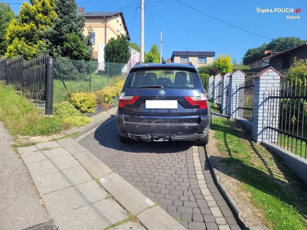 Pijany kierowca BMW oferował łapówkę