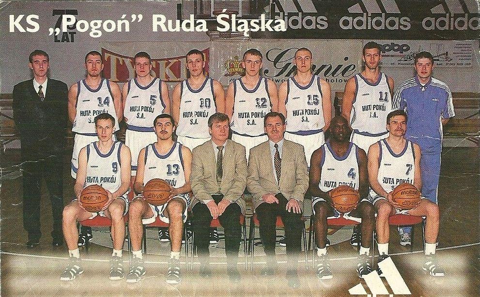 Pogoń Ruda Śląska w czasach świetności. Krzysztof Morawiec z nr 13 w dolnym rzędzie.