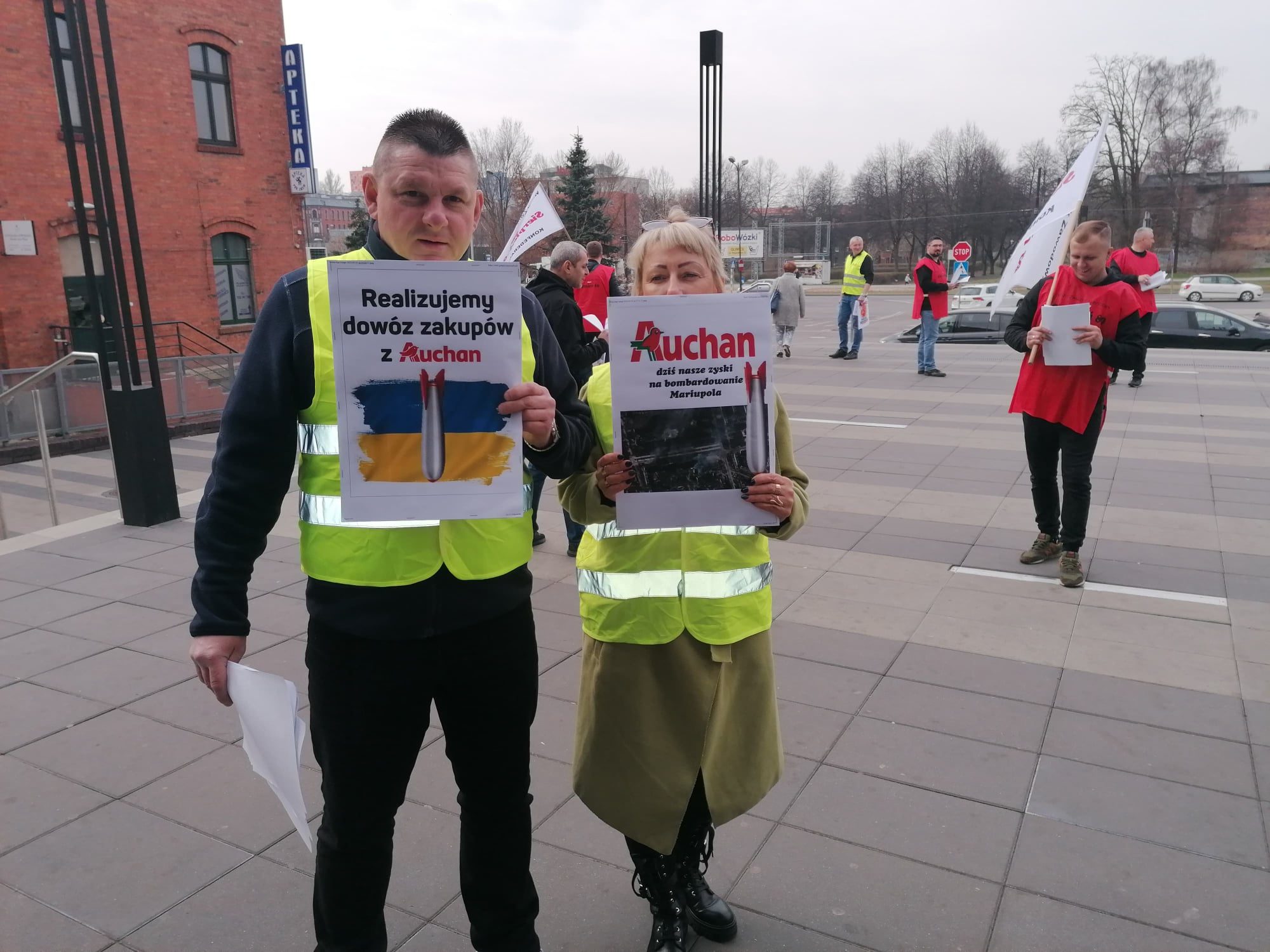 Protestowoli przed sklepem Auchan3