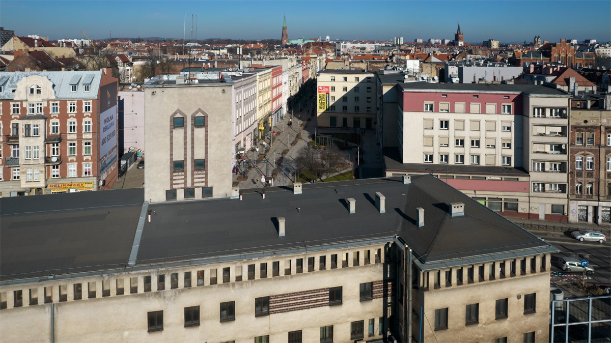 Ulica Dworcowa w Bytomiu. Widok zza dworca PKP