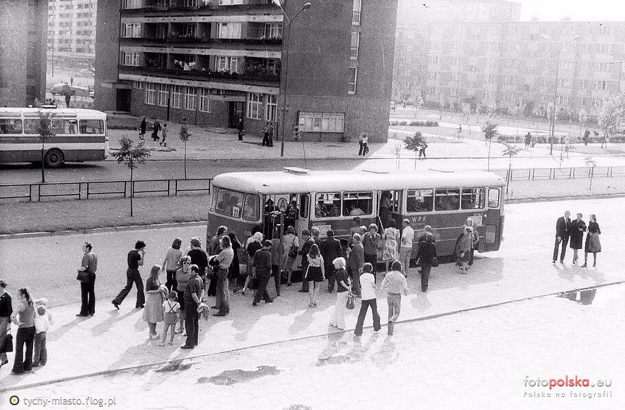 Tychy - przystanek autobusowy przy SDK Tęcza