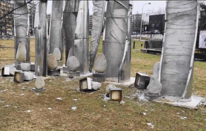 Zniszczona instalacja artystyczna Jastrzebie-Zdroj