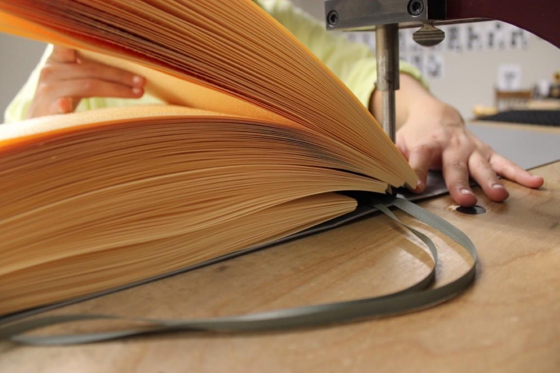 Proces produkcji Biblii w polskim brajlu