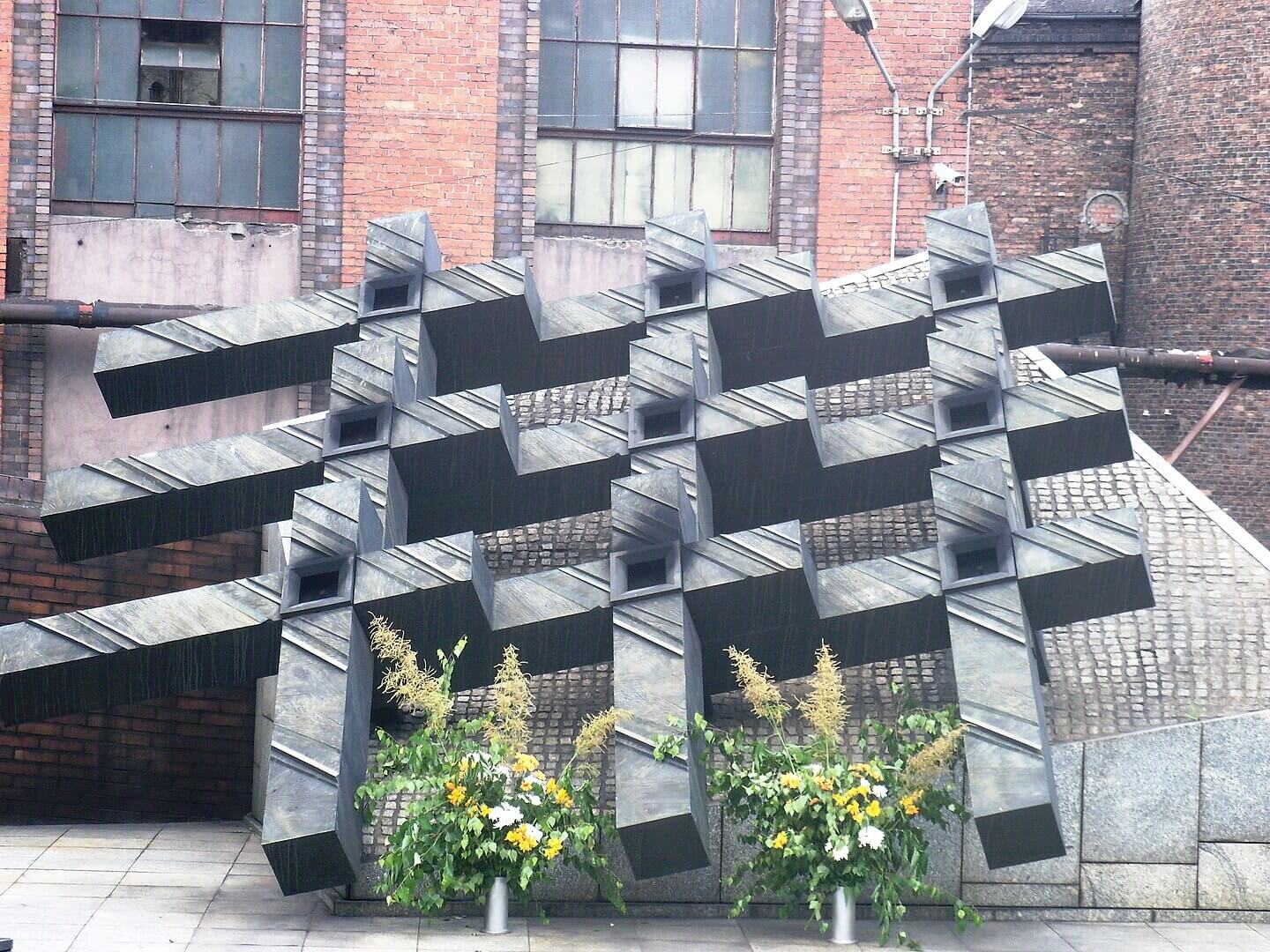 „Zatrzymać Miasto”, czyli uniwersalny wymiar ciszy. 16 grudnia Katowice uczczą ofiary „Wujka”