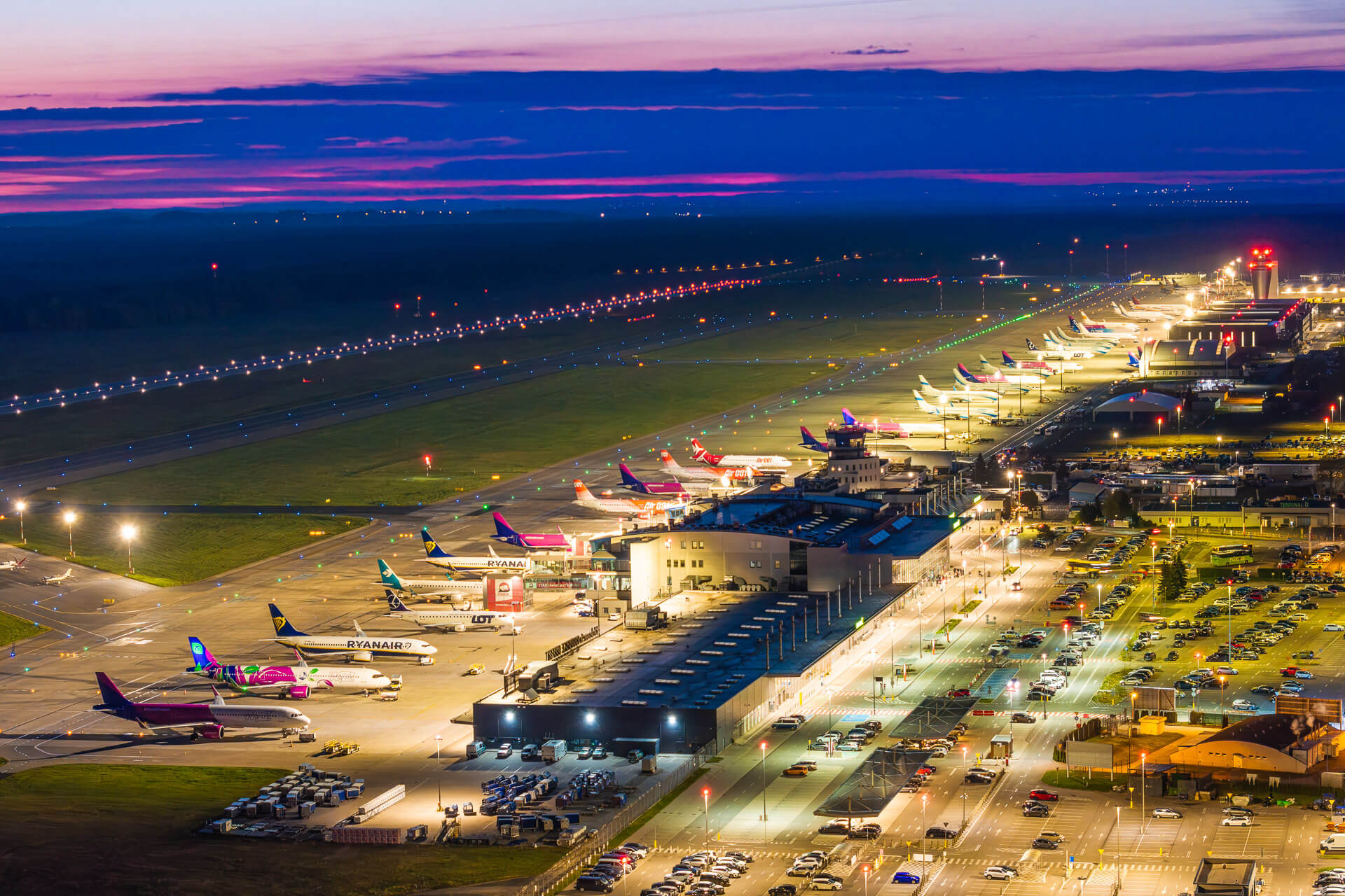 Katowice Airport w kwietniu 2026 odprawił 485 tys. pasażerów,