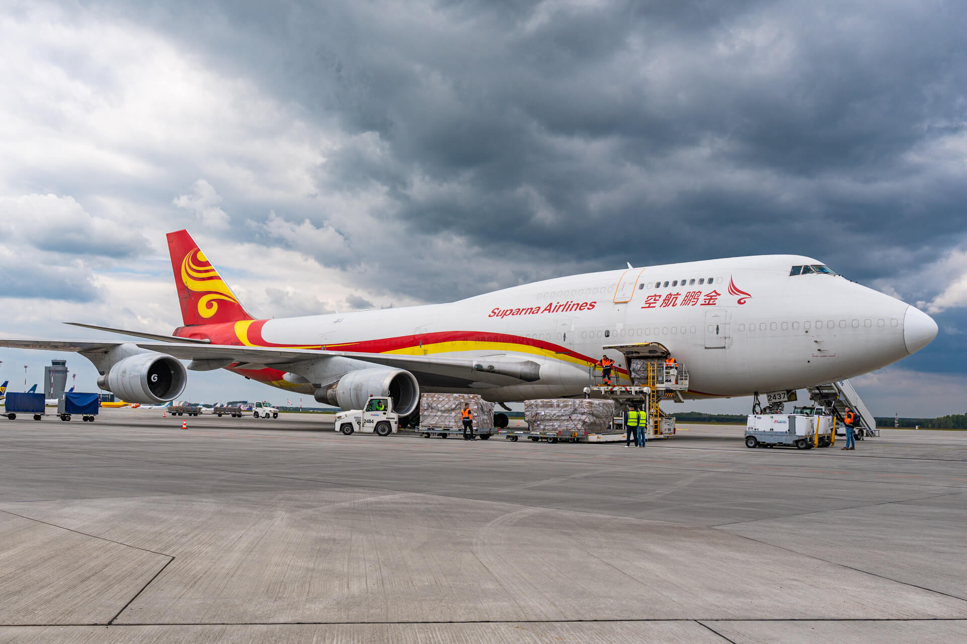 Boeing 747‑400BDSF linii Suparna Airlines na lotnisku w Pyrzowicach