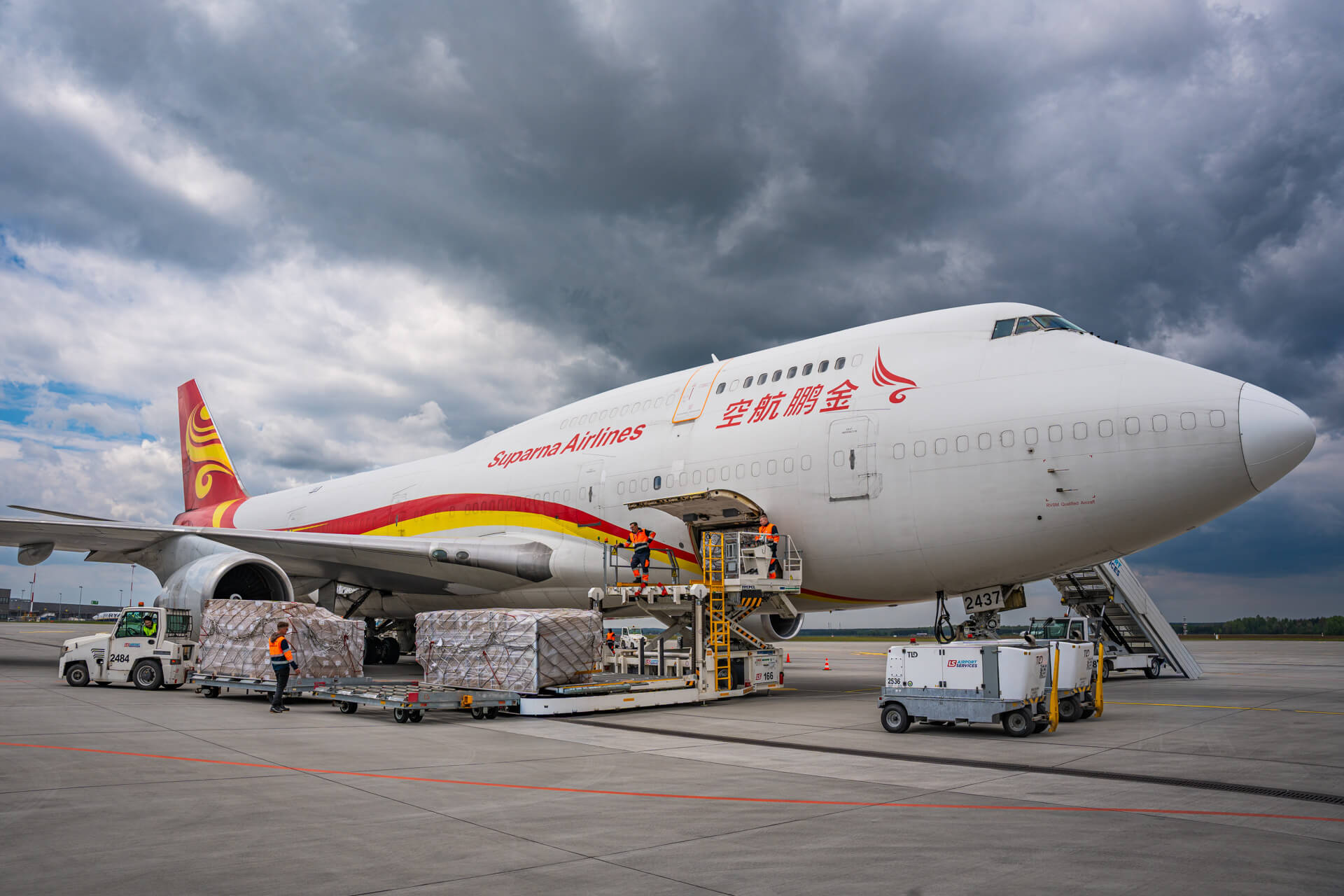 Boeing 747‑400BDSF linii Suparna Airlines na lotnisku w Pyrzowicach