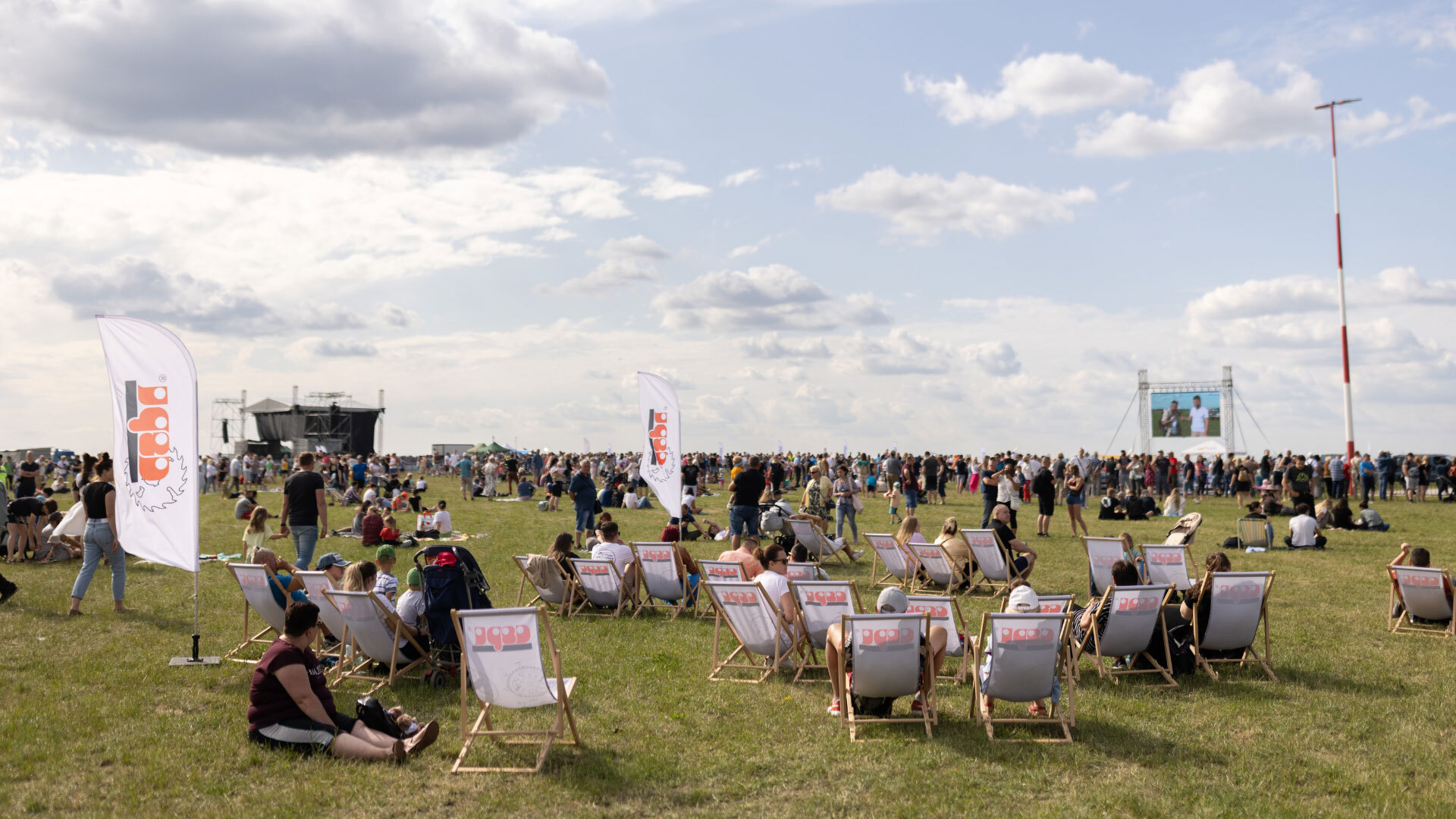 AIR SHOW