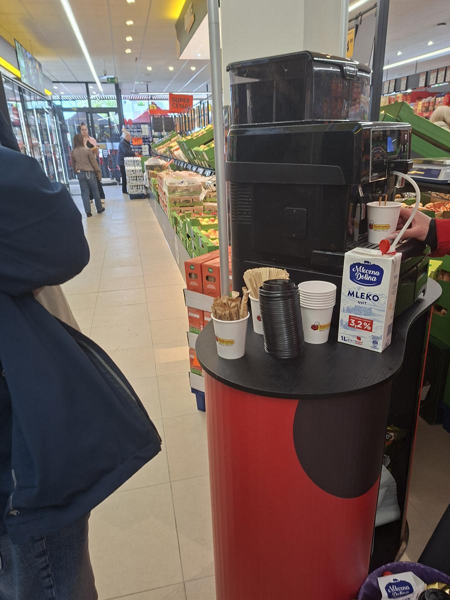 Apartamenty Jankego, Katowice, Biedronka