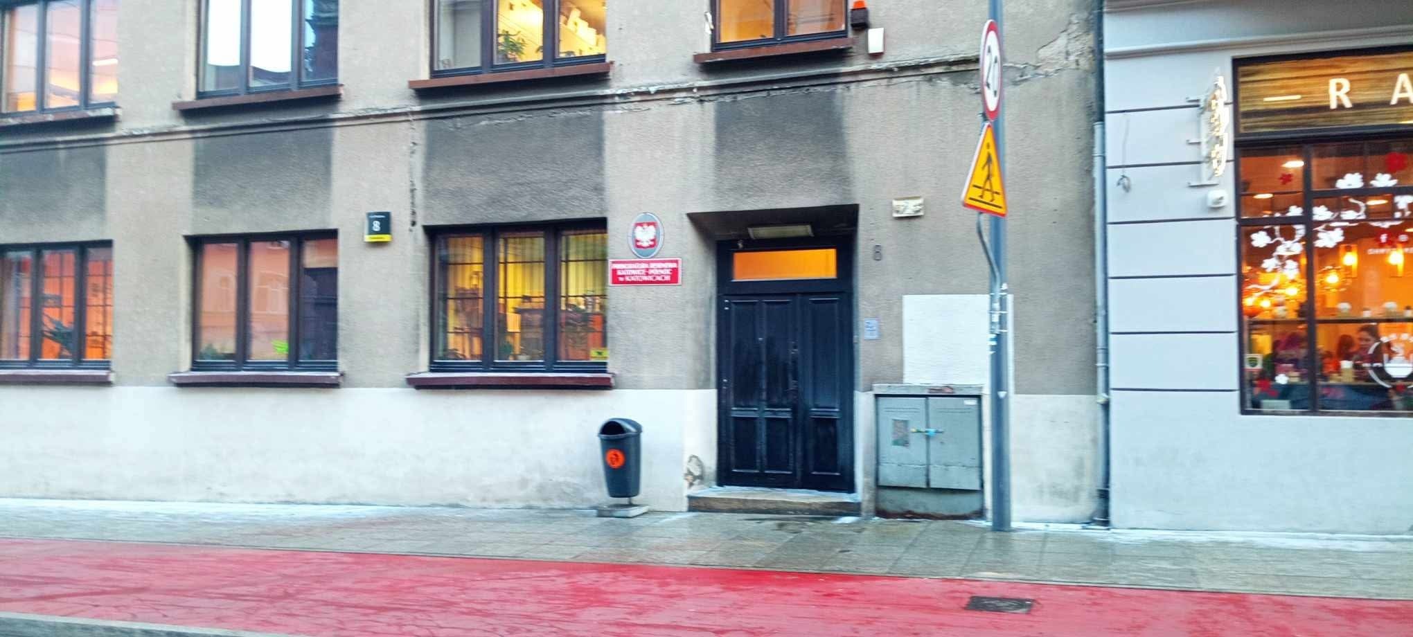 Obława w Katowicach. Nieznany sprawca rzucił koktajlem Mołotowa w budynek prokuratury rejonowej