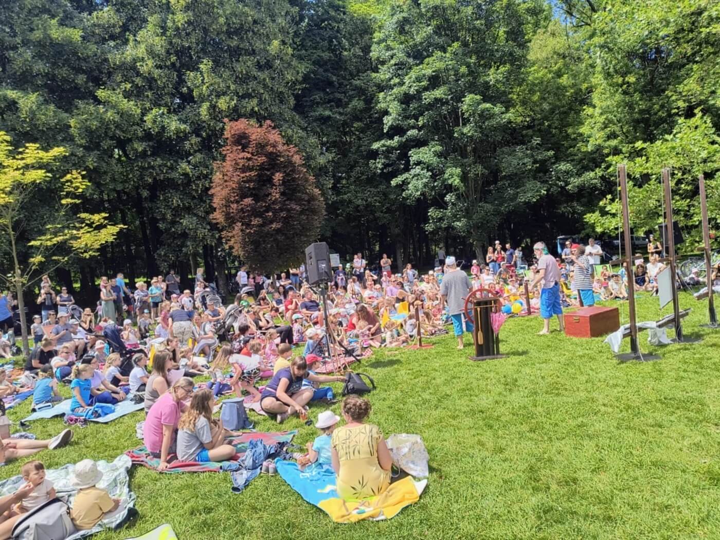 Bajkowe spektakle na trawie w Rosarium 2