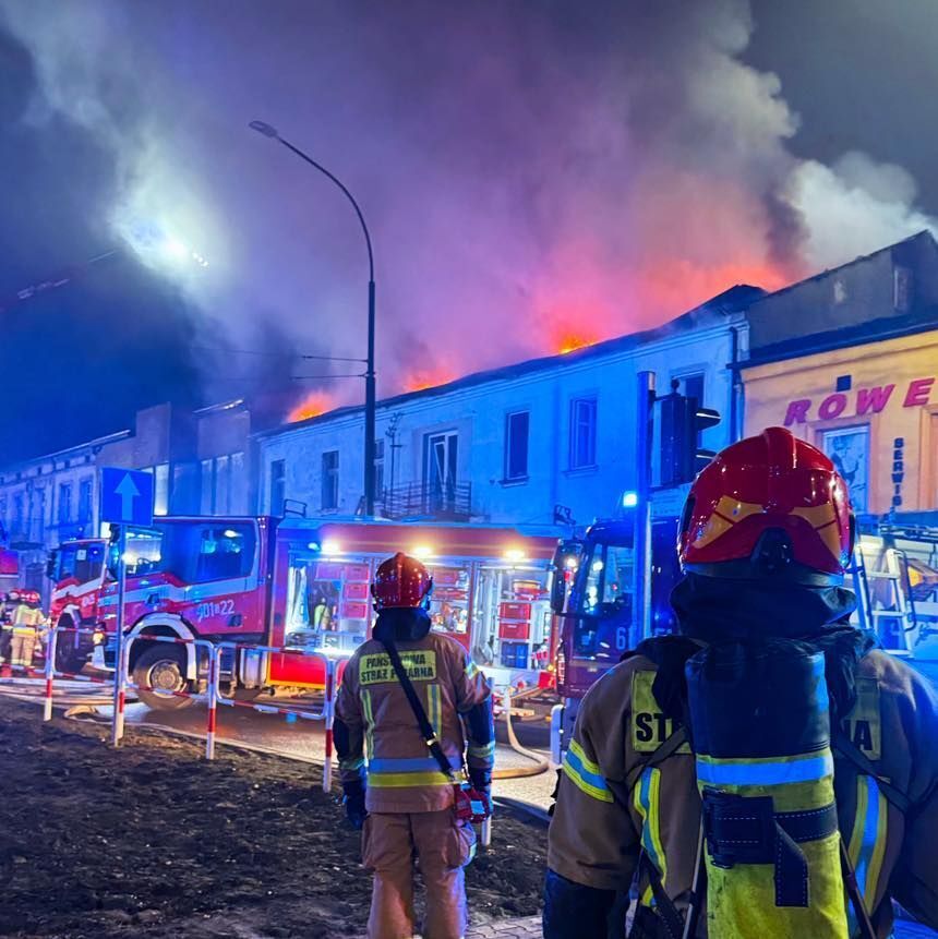 Będzin. Aleja Hugona Kołłątaja 14. Pożar. 7 grudnia 2025.