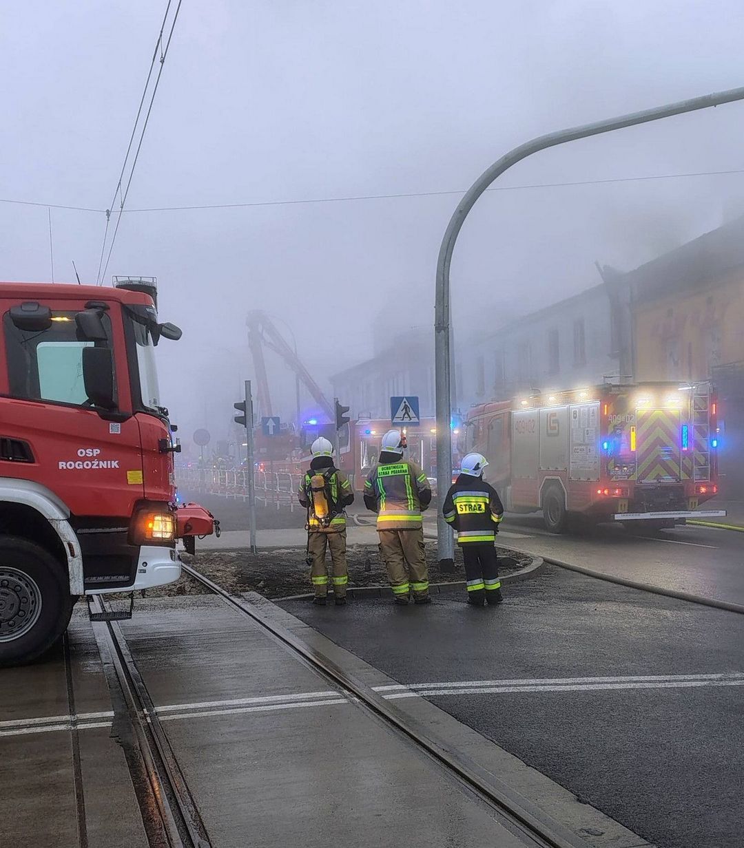 Będzin. Aleja Hugona Kołłątaja 14. Pożar. 7 grudnia 2025.