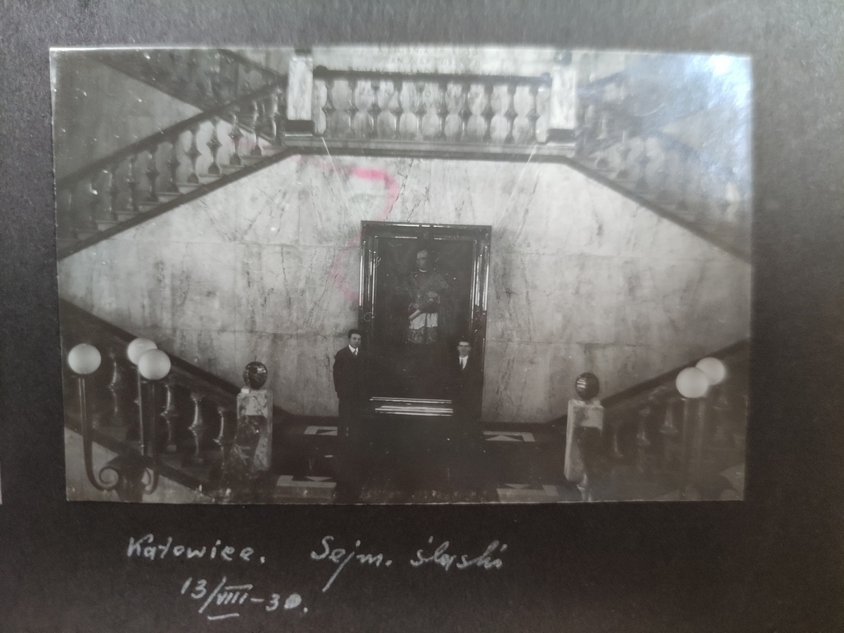 Kolekcja zdjęć z dwudziestolecia międzywojennego, autorstwa Czesława Włodarczyka, przekazana przez jego wnuczkę Fundacji Brama Cukermana w Będzinie.