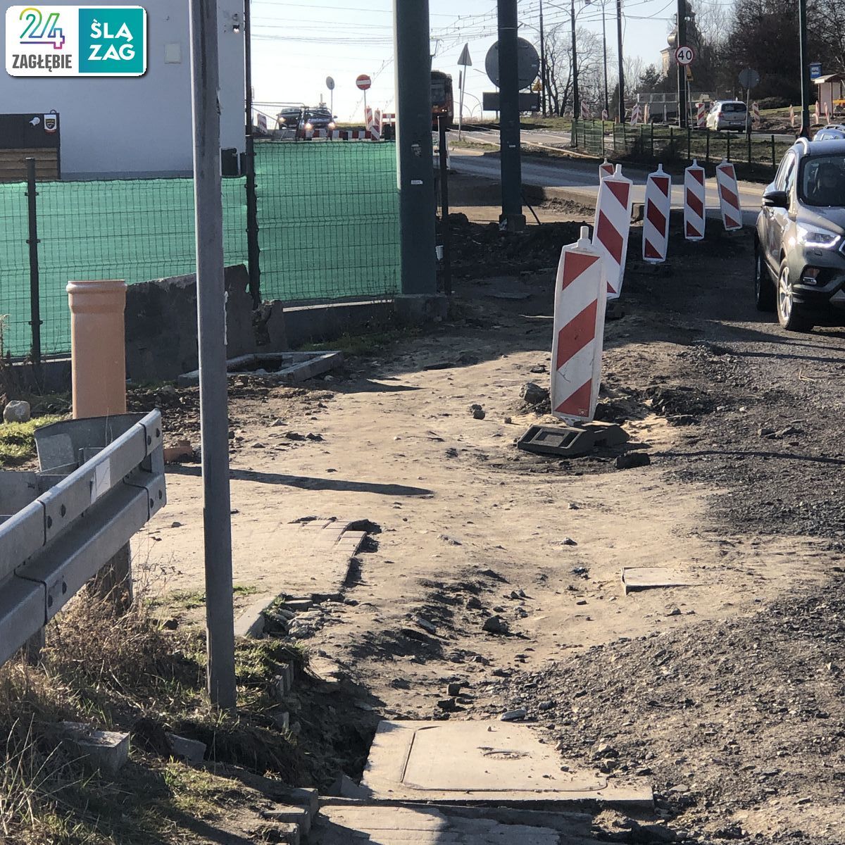 Nie – nie żartujemy. Można by pomyśleć, że żartują odpowiedzialni za to, jak wygląda droga dla pieszych w centrum Będzina na czas budowy, gdyby nie to, że czas trwania takiego stanu rzeczy wyklucza intencje rozrywkowe.