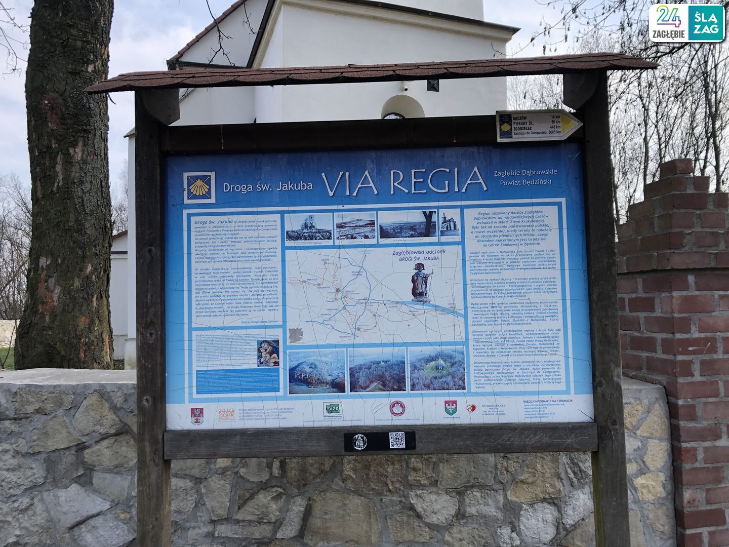 Będzin-Grodziec. Kościół Św. Doroty. Tablica informacyjna na temat szlaku Via Regia. 30 marca 2025 roku.