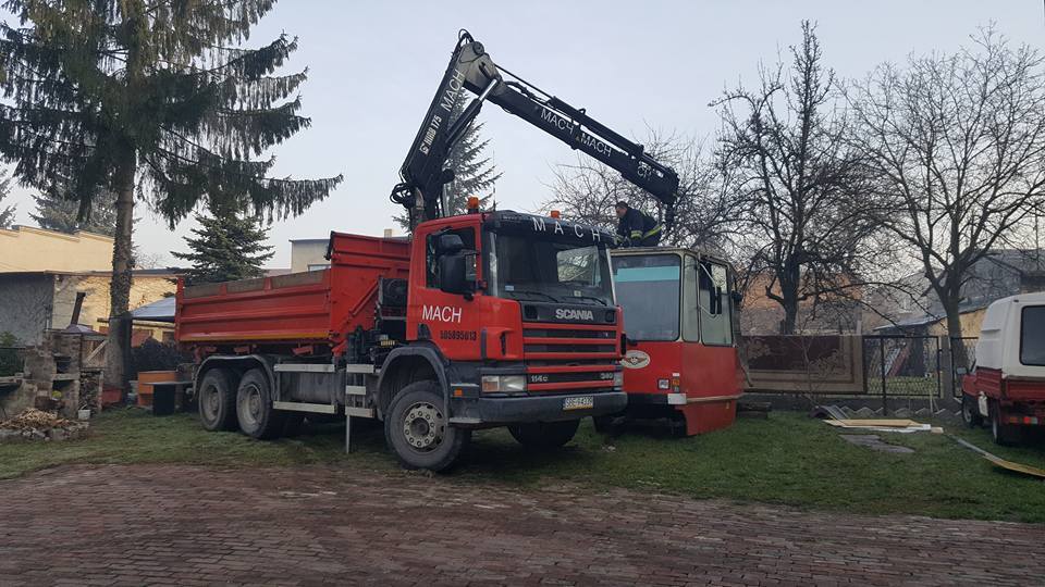 Będzin-Grodziec. Budowa pomnika linii tramwajowej nr 25 na terenie Ochotniczej Straży Pożarnej. Maj 2017