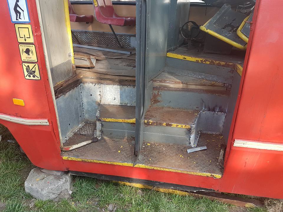 Będzin-Grodziec. Budowa pomnika linii tramwajowej nr 25 na terenie Ochotniczej Straży Pożarnej. Maj 2017