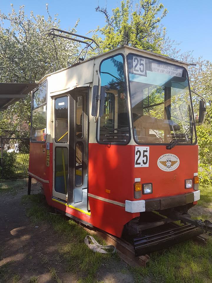 Będzin-Grodziec. Pomnik linii tramwajowej nr 25 na terenie Ochotniczej Straży Pożarnej. Maj 2017