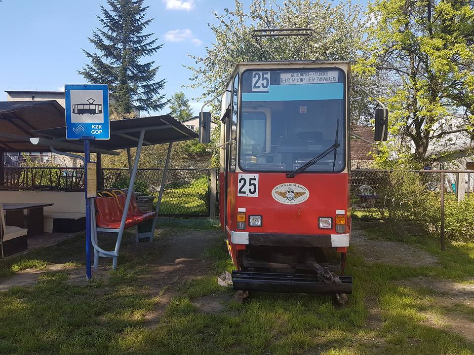 Będzin-Grodziec. Pomnik linii tramwajowej nr 25 na terenie Ochotniczej Straży Pożarnej. Maj 2017