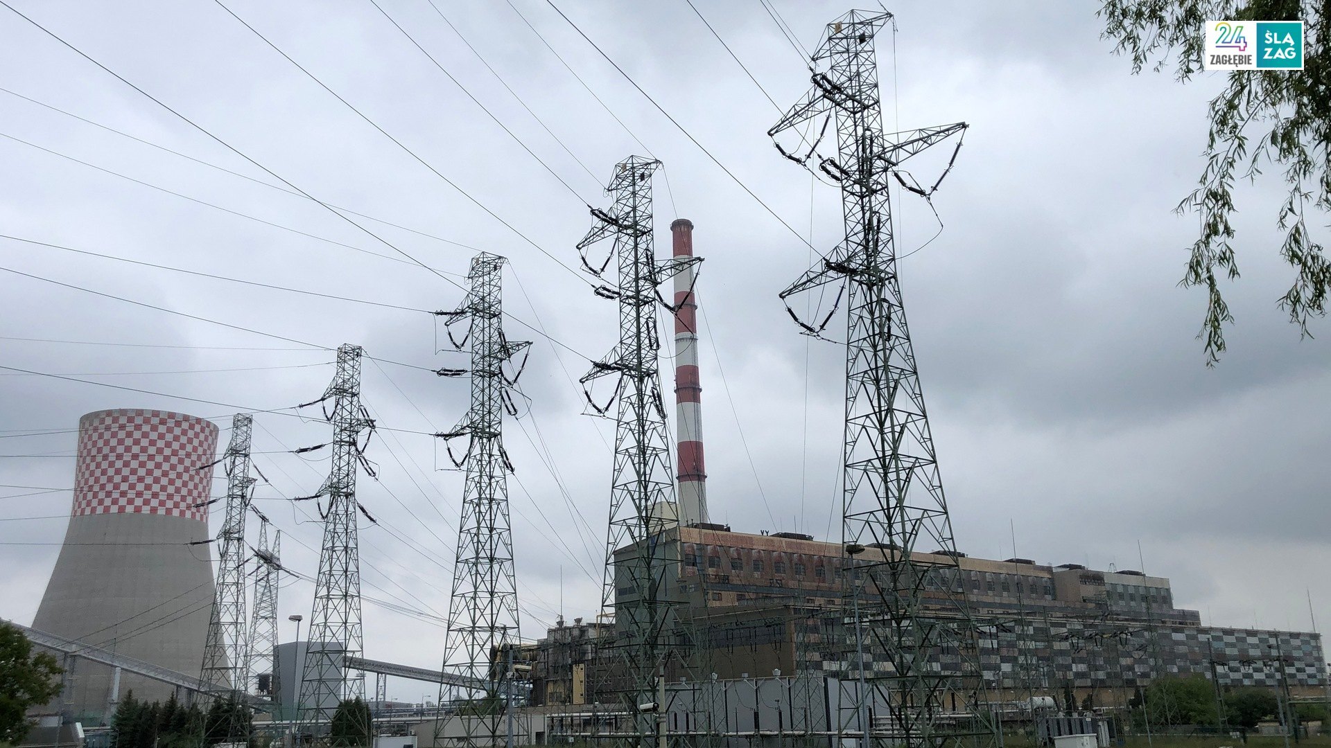 Nocny pożar w Elektorwni Łagisza. trażacy walczyli z ogniem przez ponad dwie godziny