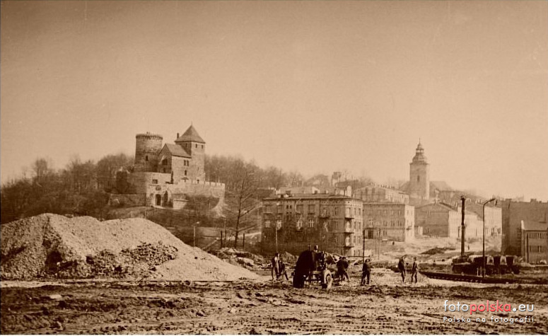 Będzin. Budowa „Nerki”. Widok na wschód. Lata 1976-1978.