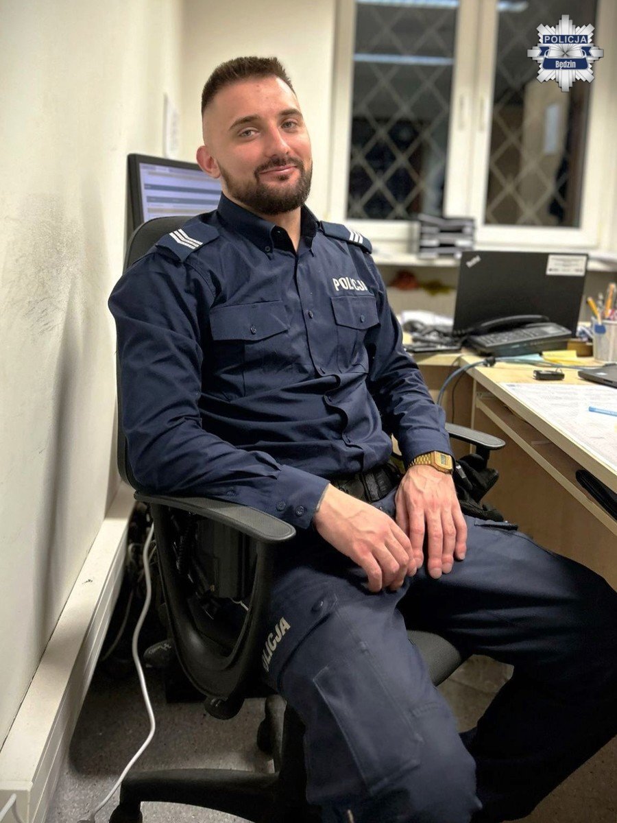 sierż szt. Bartłomiej Janus – funkcjonariusz Komendy Powiatowej Policji w Będzinie.