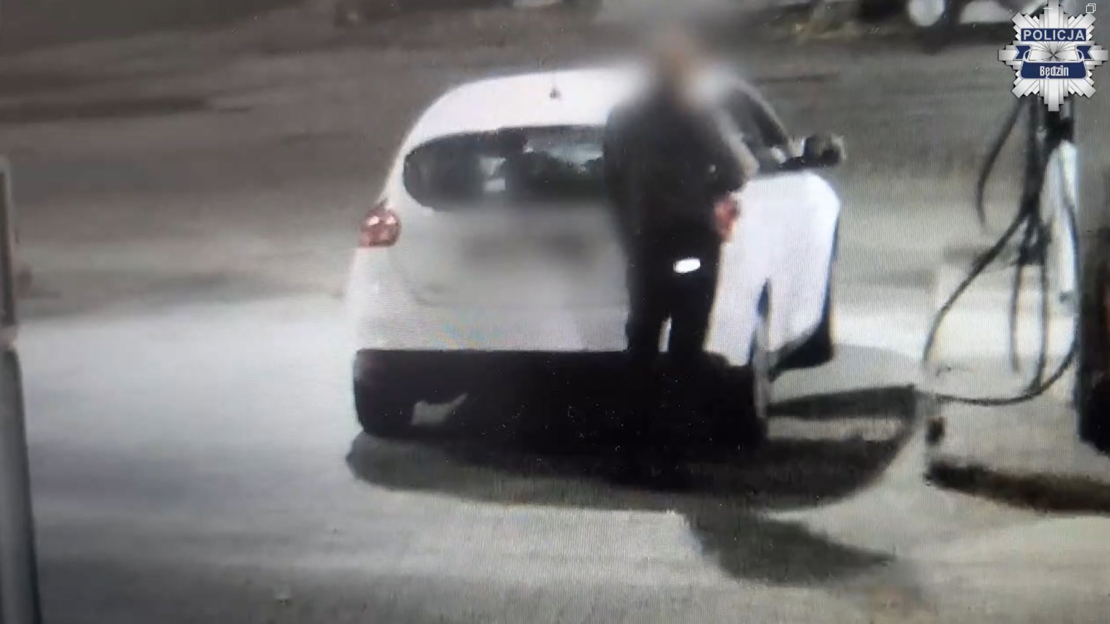 Będzin. Dziwne zachowanie kierowcy na stacji paliw. 19 października 2025.