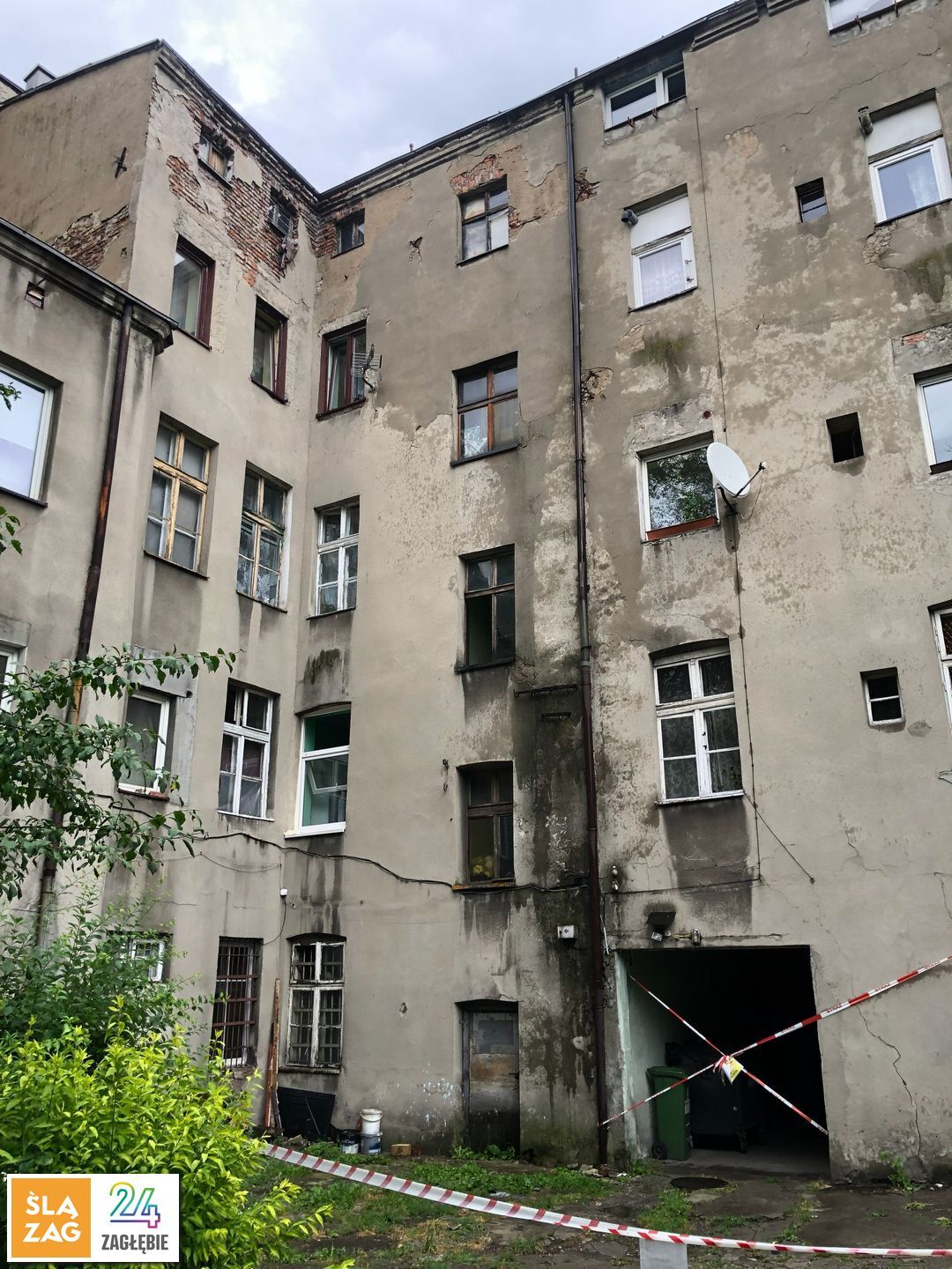 Będzin. Podwórze przy ulicy Stanisława Małachowskiego 54, gdzie zawaliła się kamienica. 6 lipca 2026