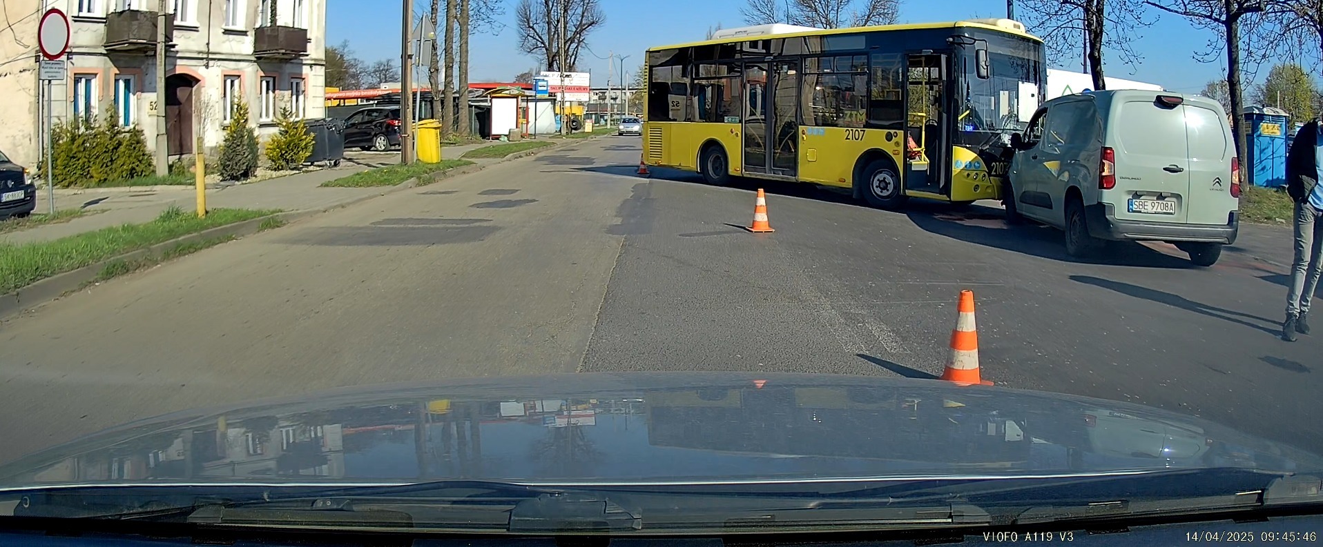 Będzin, ul. Tadeusza Kościuszki. Zderzenie autobusu z samochodem osobowym. 14 kwietnia 2025.