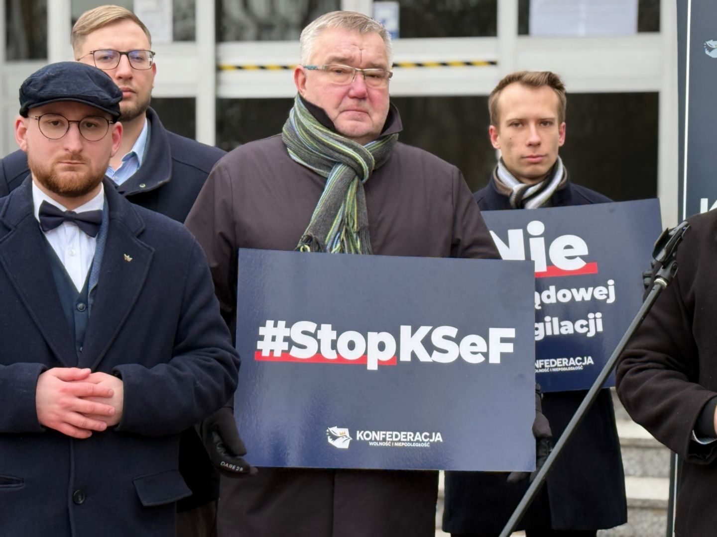 Będzin. Demonstracja przeciw wprowadzeniu KSeF pod siedzibą Urzędu Skarbowego. 23 stycznia 2026.